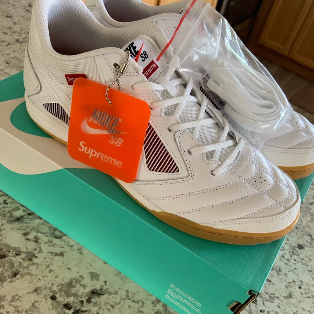 Nike SB gato Supreme DS